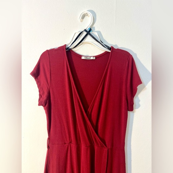 ‼️FINAL SALE‎ MUST GO‼️🩷✨Gorgeous Dark Red Dress - Size M✨🩷 - Picture 3 of 6